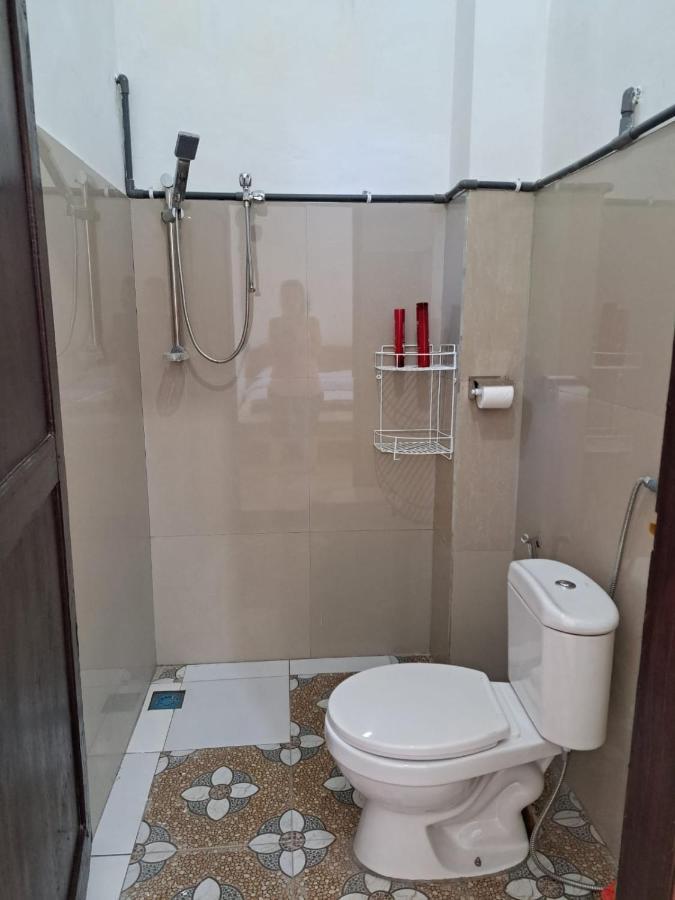 Riung Tiga Empat Tujuh Guesthouse ภายนอก รูปภาพ