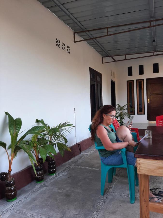 Riung Tiga Empat Tujuh Guesthouse ภายนอก รูปภาพ
