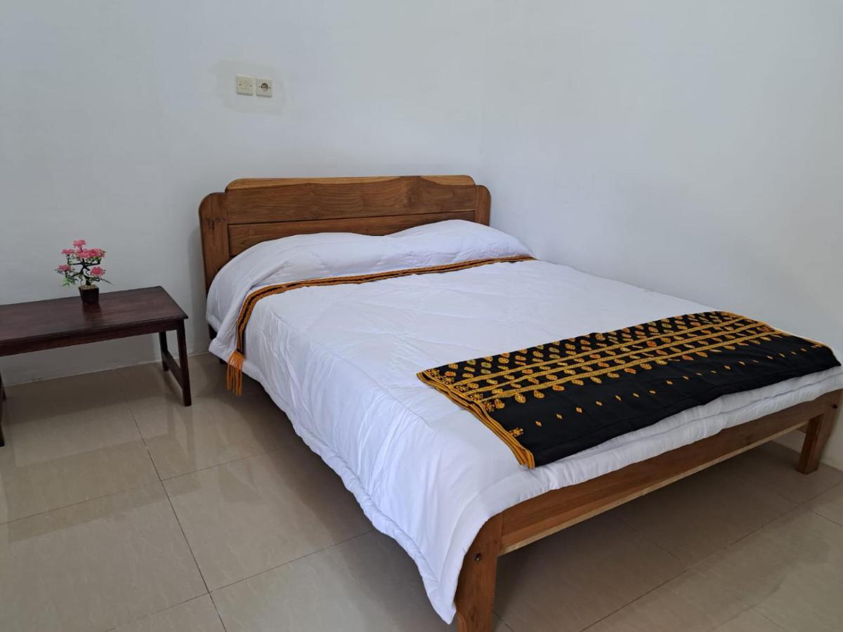 Riung Tiga Empat Tujuh Guesthouse ภายนอก รูปภาพ