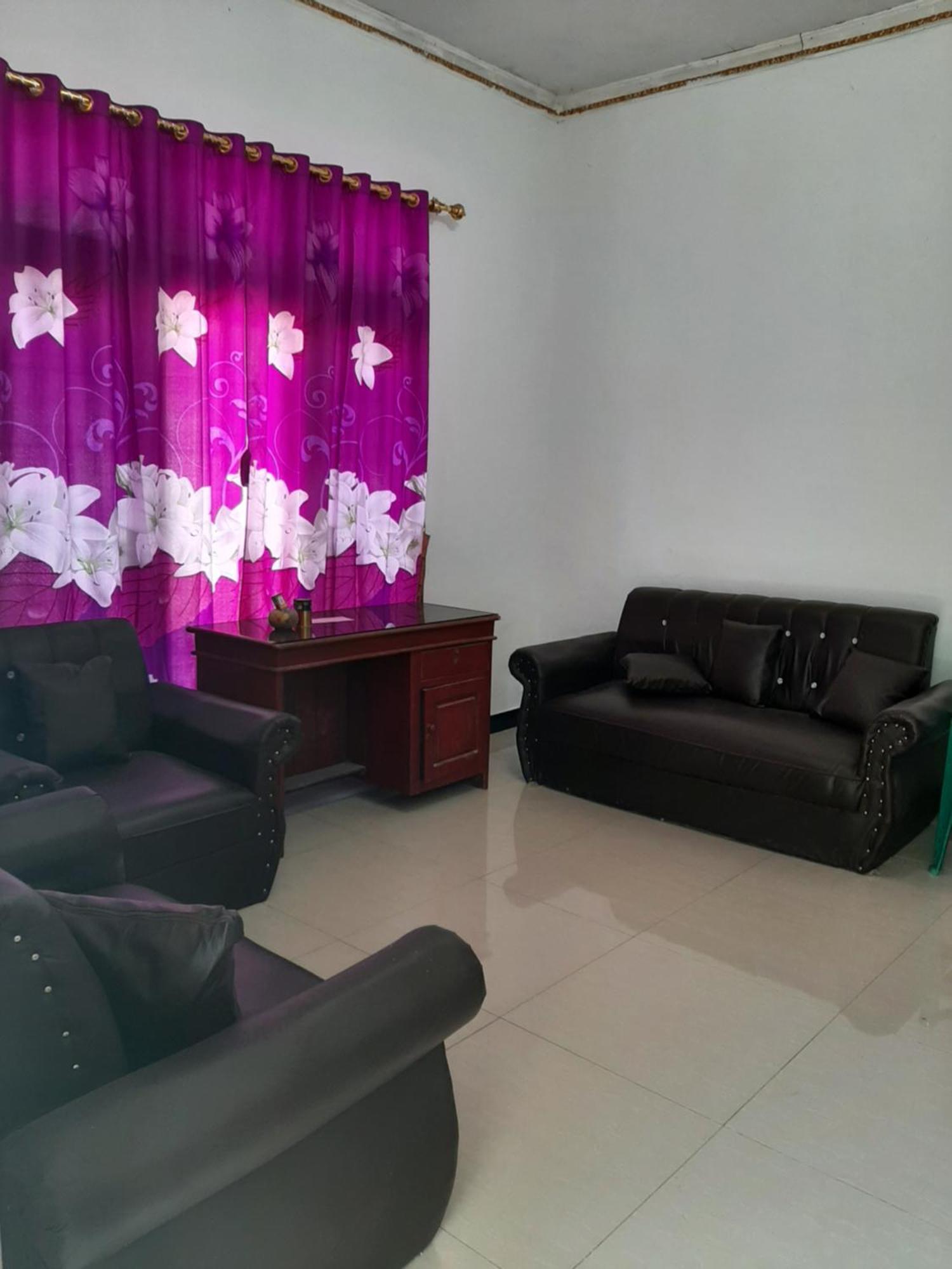 Riung Tiga Empat Tujuh Guesthouse ภายนอก รูปภาพ