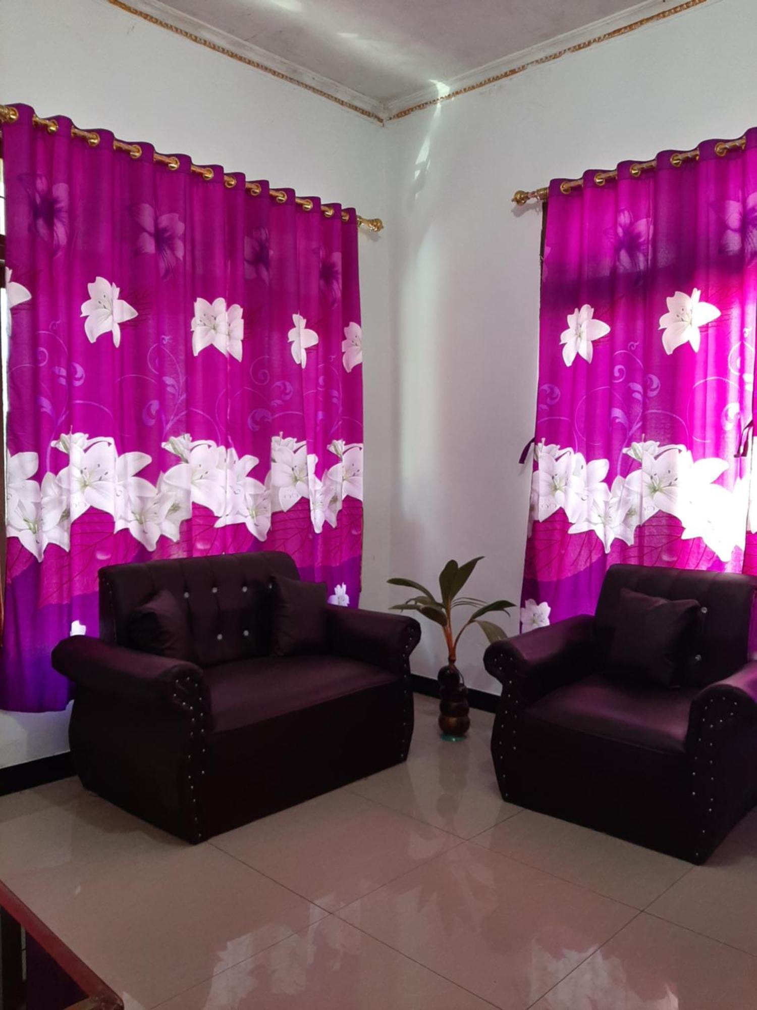 Riung Tiga Empat Tujuh Guesthouse ภายนอก รูปภาพ