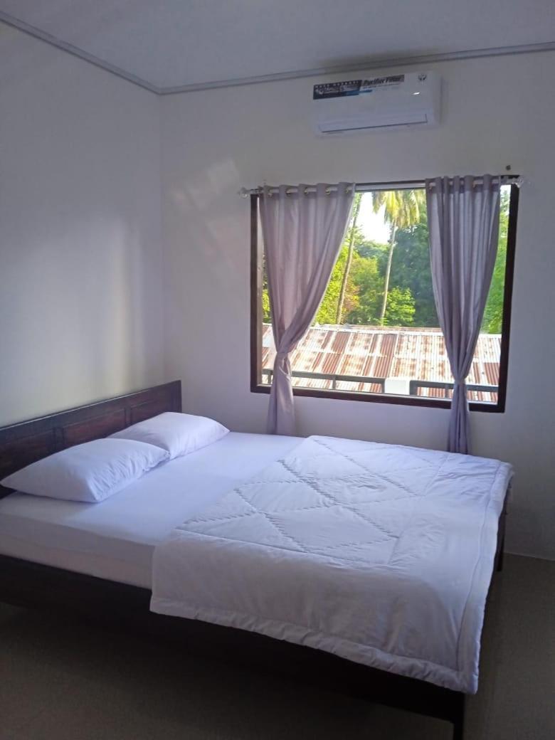 Riung Tiga Empat Tujuh Guesthouse ภายนอก รูปภาพ