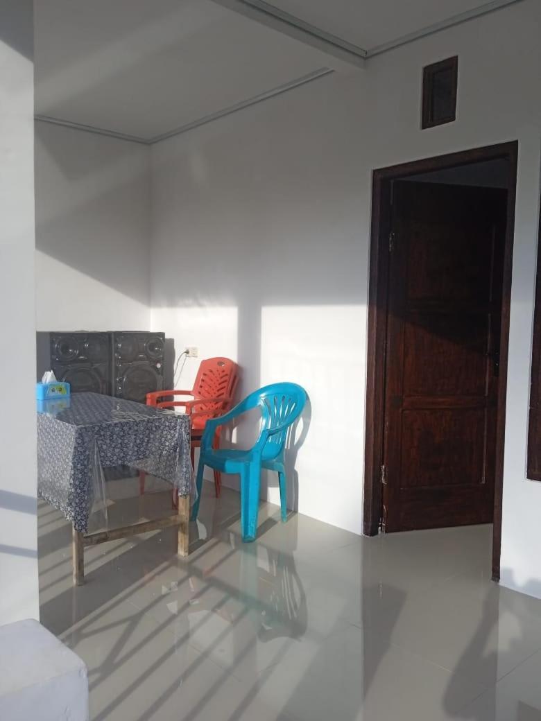 Riung Tiga Empat Tujuh Guesthouse ภายนอก รูปภาพ
